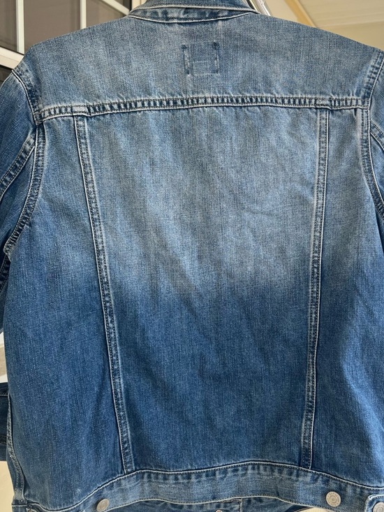 GAP Women's Washed Spring Blue Denim Jacket Size Large - Picture 3 of 4